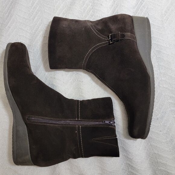LA CANADIENNE Waterproof Suede Ankle Bootie Square Toe Low Wedge Brown Size 10 - Picture 2 of 16